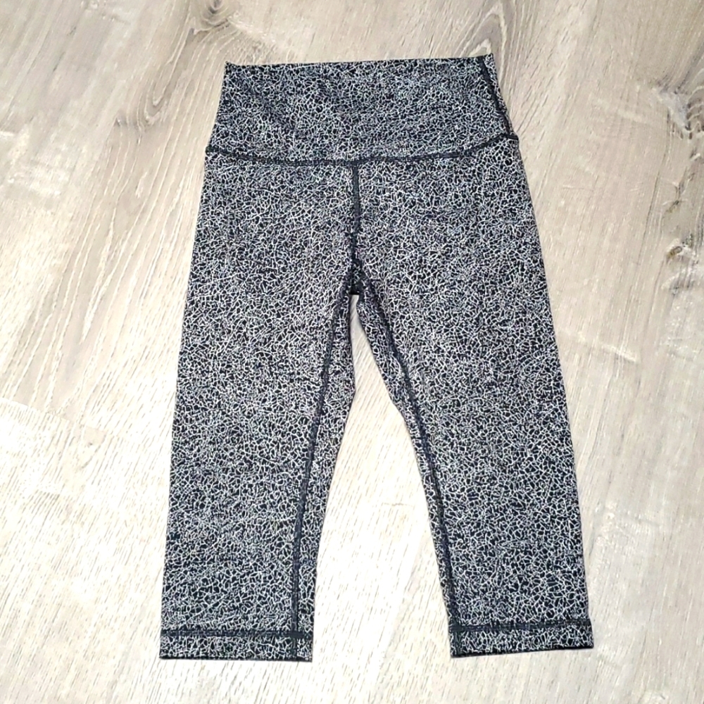 Lululemon Athletica Wunder Under crop women size 6
